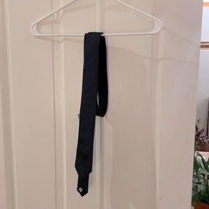 Men's navy Dior Homme woven silk tie.